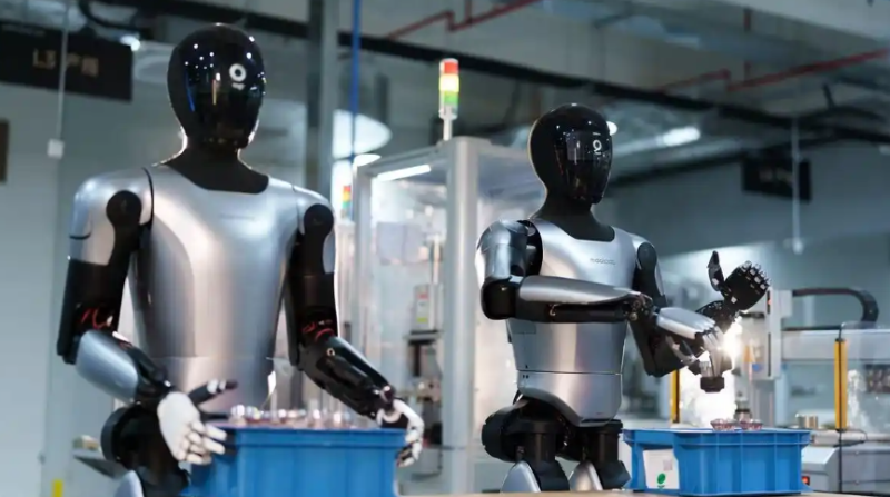 人形機(jī)器人進(jìn)工廠