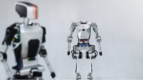 人形機(jī)器人的電機(jī)自動(dòng)化設(shè)備解決方案具備什么優(yōu)勢(shì)？