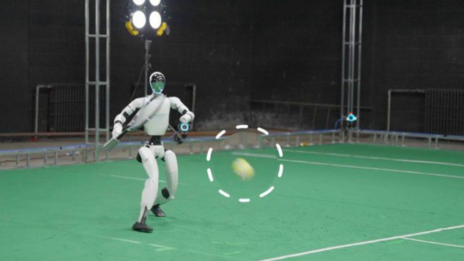 打網(wǎng)球的人形機(jī)器人