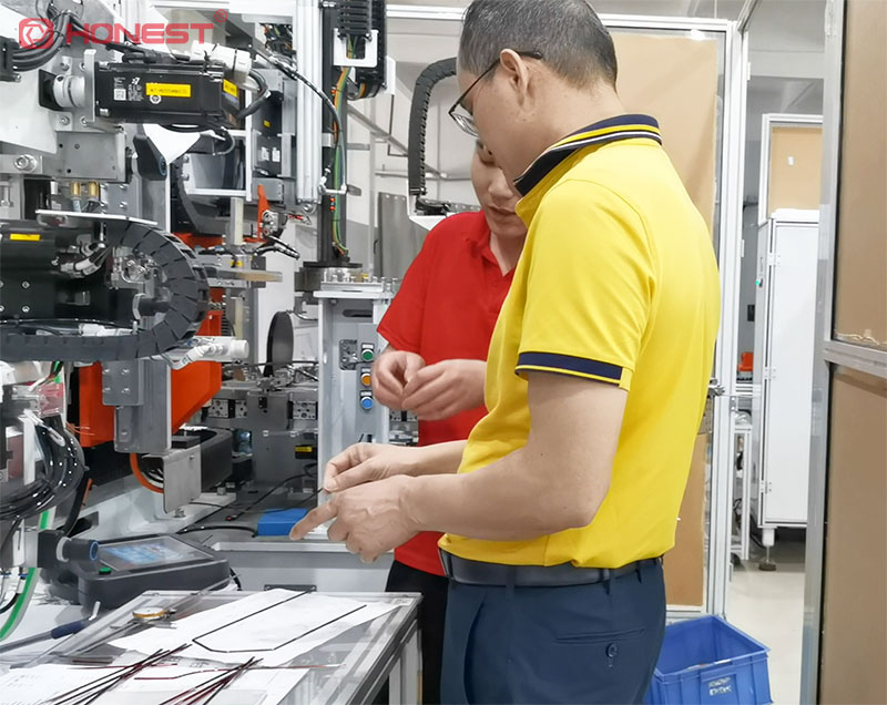 汽車(chē)驅(qū)動(dòng)電機(jī)組裝線1